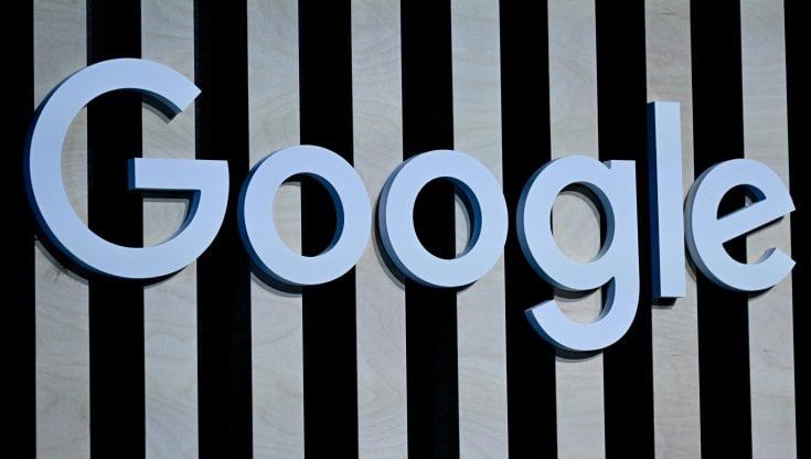 Google, il Tribunale Ue conferma la multa per gli abusi sugli smartphone Android. Maxi-sanzione limata a 4,1 miliardi