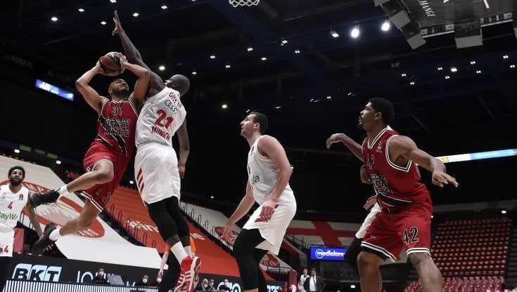 Basket, playoff Eurolega: Milano supera 80-69 il Bayern e vola sul 2-0, Final Four vicina