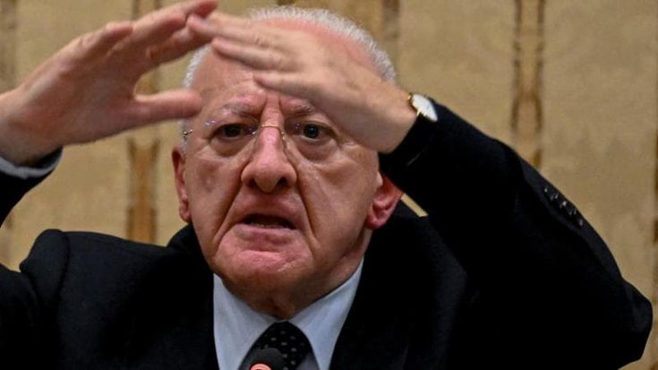 De Luca: “Mi sono addormentato ascoltando Meloni, una noia mortale”
