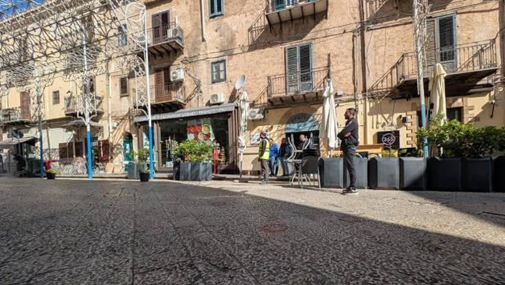Lite in piazza a Monreale a colpi di pistola: uccisi tre ragazzi, due i feriti. Fermato un diciannovenne