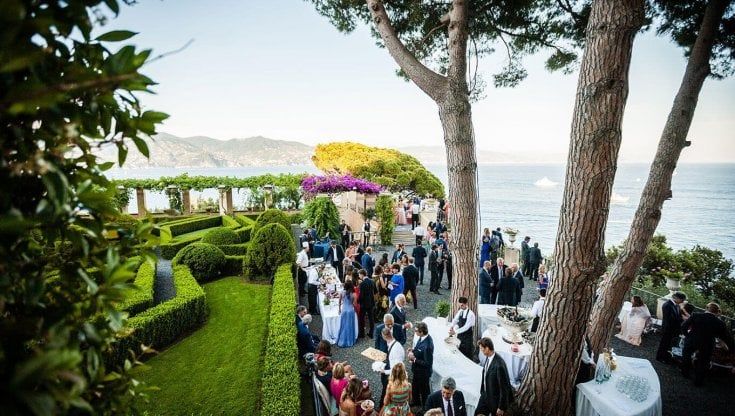 La sua auto bloccò il corteo degli sposi: condannata a risarcire la Cervara, l'abbazia dei vip di Portofino 