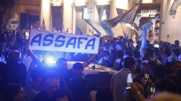 Napoli, l'onda azzurra in una città in festa, dall'attesa alla vittoria