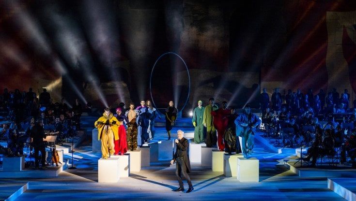 Claudio Baglioni, il pop, i colori: il grande concerto nel tempio della lirica