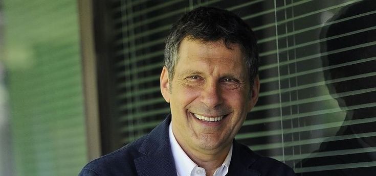 Fabrizio  Frizzi: "Combatto per riprendermi". Primo post su Facebook dopo il malore