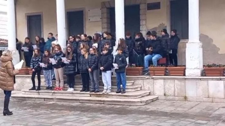 Chioggia, studenti intonano canzone di band neofascista. Il Mim: “Grave, ora accertamenti”