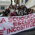 Striscione antirazzista alla Daneo, la protesta: “La scuola che esclude è incostituzionale”