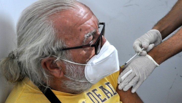 Vaccini anti Covid, 45 milioni di dosi a rischio scadenza 