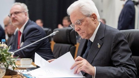 Migranti, Mattarella striglia l'Ue: "Agisca o sarà travolta". E sulla Siria: "Rischiamo la marginalità" 