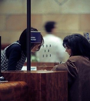 La crisi fa vittime tra gli impiegati:in un anno 95mila colletti bianchi in meno