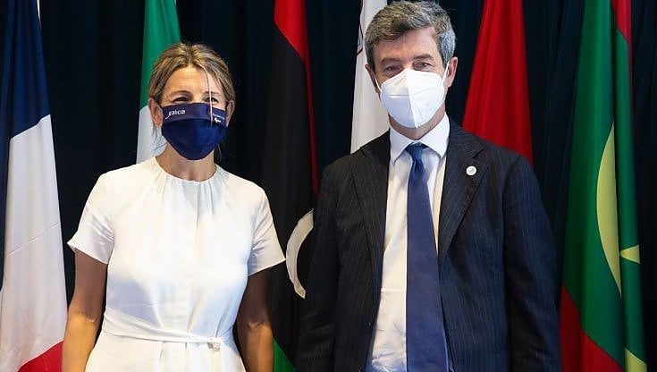 Lavoro, la Spagna abbatte il precariato: record di contratti stabili. E l'Italia prende appunti