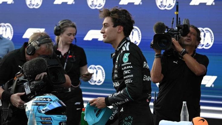 Diretta F1 Baku, Russell in pole davanti a Leclerc. Antonelli a muro, partirà 16°