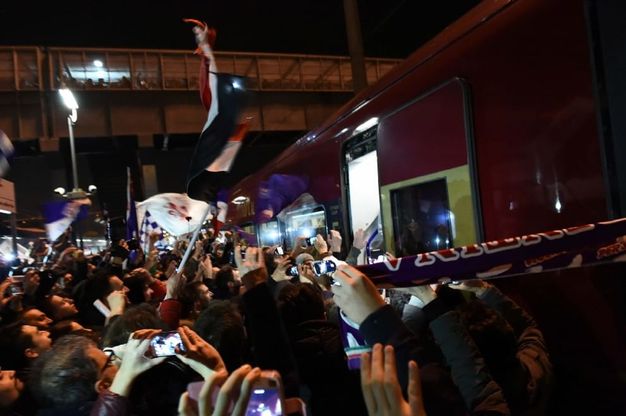 Il ritorno dei viola a Firenze, in 3mila alla stazione ad aspettare