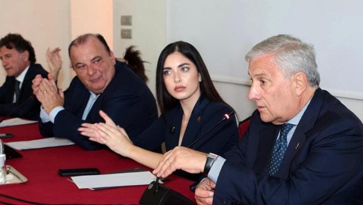 Martina Manzo: “Io donna, 24 anni e spazio in Forza Italia. Tajani frainteso. Bunga bunga? Rido”