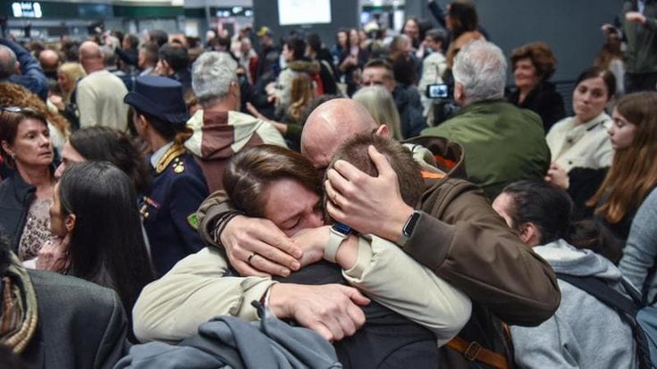 Italiani bloccati negli Emirati, studenti arrivati a Malpensa