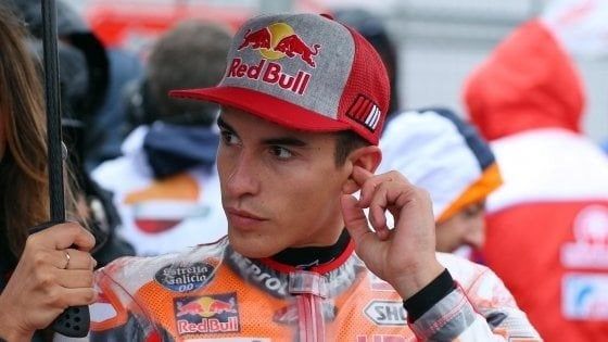 MotoGp, Marquez tende la mano a Rossi: "Pronto a far pace con lui"