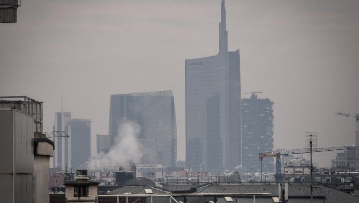 Inquinamento a Milano, Paride Mantecca (Bicocca): "Problema serio aver già sforato i limiti, Area B non basta"