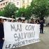 Ancona, lancio di uova e bottiglie contro Salvini 