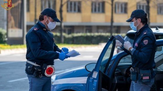 Palermo, multati durante il lockdown mentre soccorrevano un cagnolino: sanzione cancellata