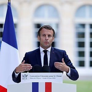 Macron cambia rotta (e governo) dopo l'onda verde: "Serve un nuovo cammino con una nuova squadra"