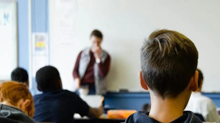 Insulti, botte, carte bollate: l’allarme di prof e presidi, “Genitori e figli sempre più aggressivi”