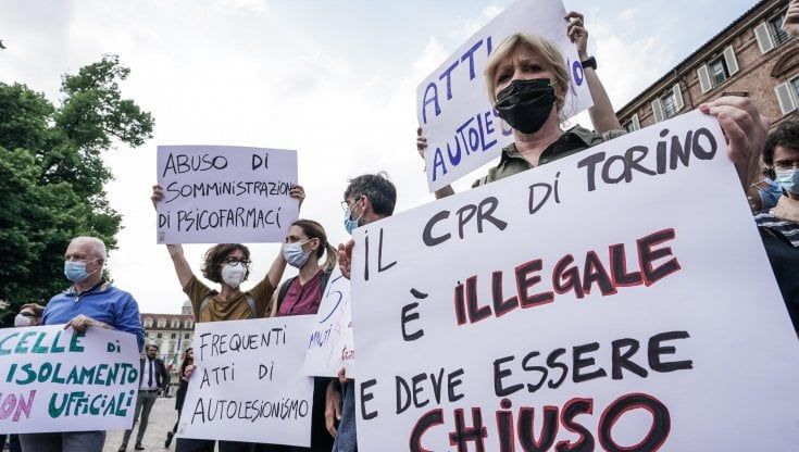 Reclusi imbottiti di sedativi, Cpr di Torino sotto accusa