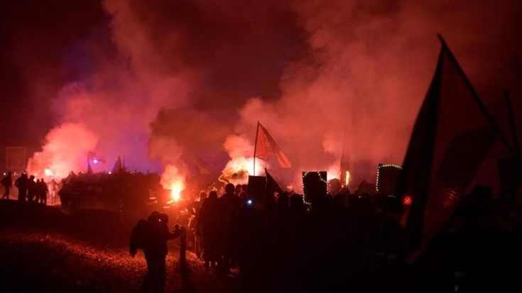 Germania, assedio a Giessen per bloccare la rifondazione dei giovani dell'Afd: scontri e tensioni