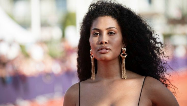 Leyna Bloom abbatte un’altra barriera nel mondo della moda