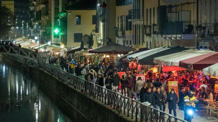 Notti della movida, si va verso l’ordinanza: “Non punite chi lavora”