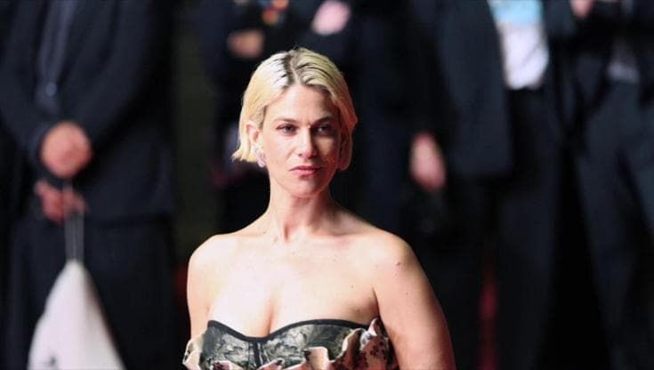 Isabella Ferrari, Ornella Muti, Franco Nero sul red carpet a Cannes per "Roma elastica"