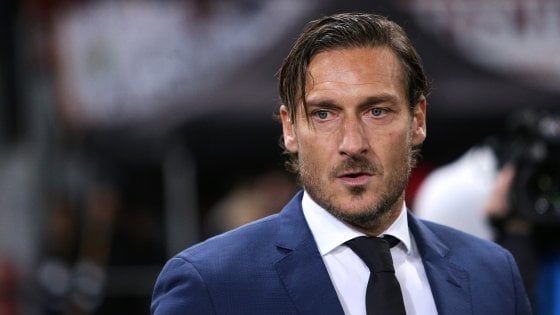 Il var di Roma-Inter sotto accusa. Totti: "Così è una vergogna, ci spieghino cosa hanno visto"