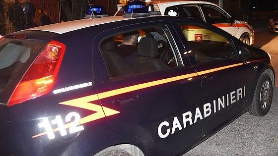 Cocktail di droghe e farmaci, morti in casa un uomo e una donna, l’allarme dato dalle figlie
