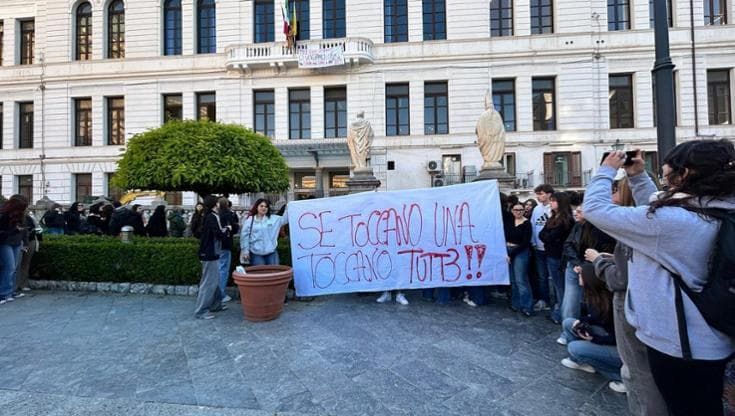 “Basta violenza sulle donne”, presidio degli studenti in Cattedrale a Palermo