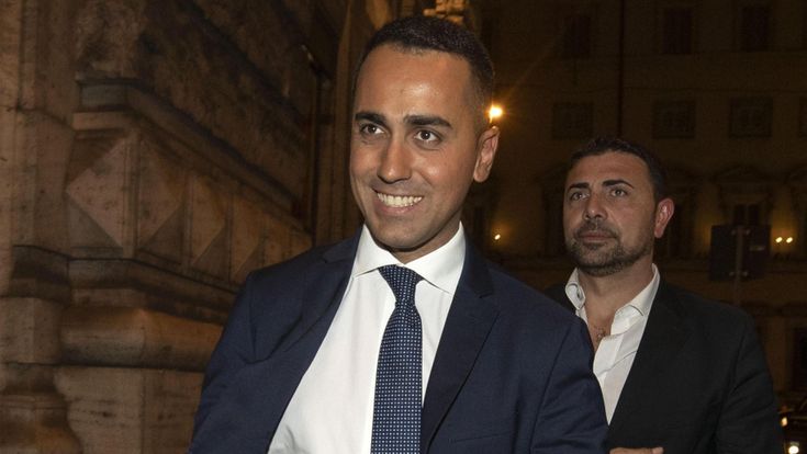 Di Maio minaccia: "No al Def senza il reddito di cittadinanza"