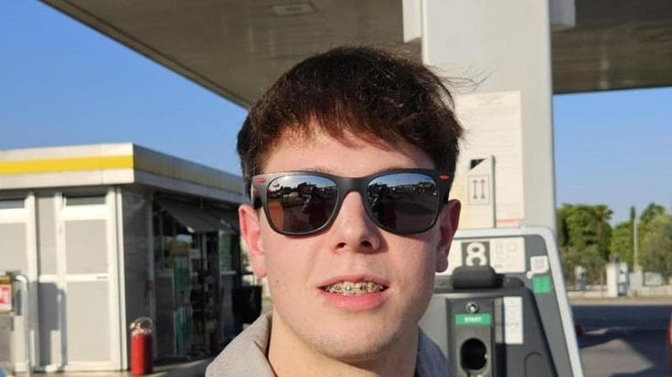 Barcellona, riapre gli occhi il 21enne in coma per un pugno: “Ha stretto la mano alla mamma”