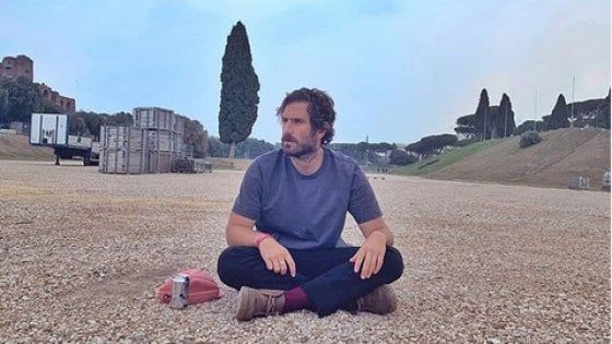 Addio Thegiornalisti, Tommaso Paradiso su Instagram: "D'ora in poi tutto quel che scriverò sarà a mio nome"