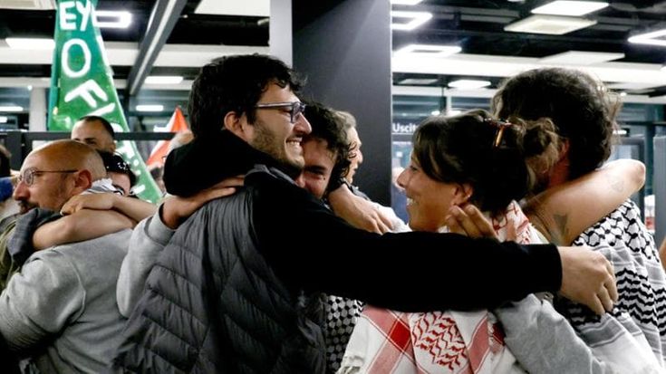 Flotilla, rientrano gli attivisti. E l’Italia non paga i biglietti aerei