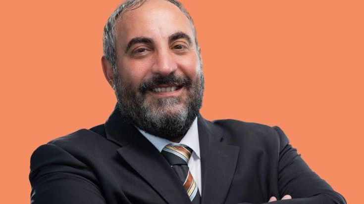 Francesco Danieli dal sacerdozio alla corsa a sindaco di Galatone: “Io populista? No, sono popolare”