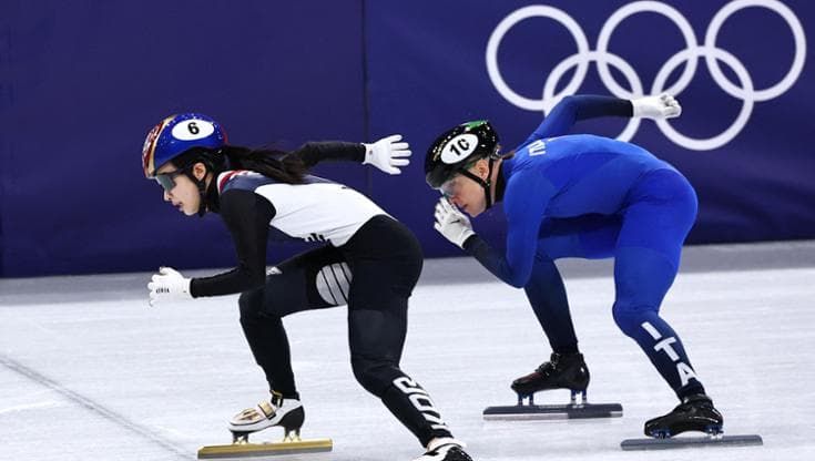 Italia d’argento nella staffetta short track: Arianna Fontana a quota 14, è record di medaglie