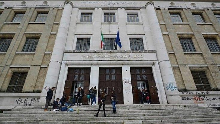 Coronavirus, a Bari chiude il liceo Flacco: professoressa positiva al tampone