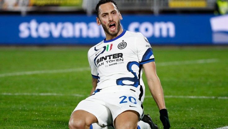 Venezia-Inter 0-2: Çalhanoglu e Lautaro in gol, nerazzurri a -1 dalla vetta