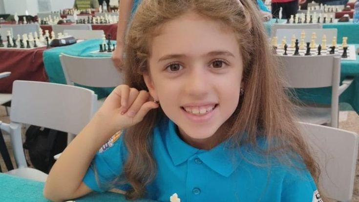 A sette anni da Bari ai Mondiali di scacchi, il sogno di Giada Pennacchia è a un passo. Il papà: “Non sta più nella pelle”