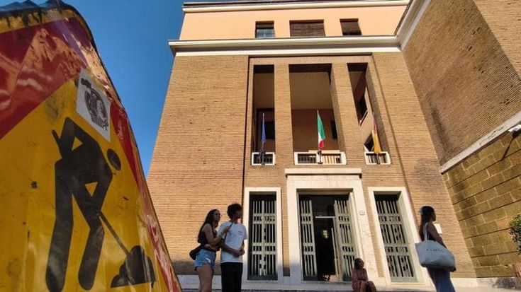 Case popolari, la truffa degli ascensori: 14 indagati