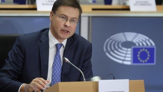 L'Eurogruppo torna a discutere gli eurobond. Ma Olanda e Merkel bocciano le obbligazioni europee