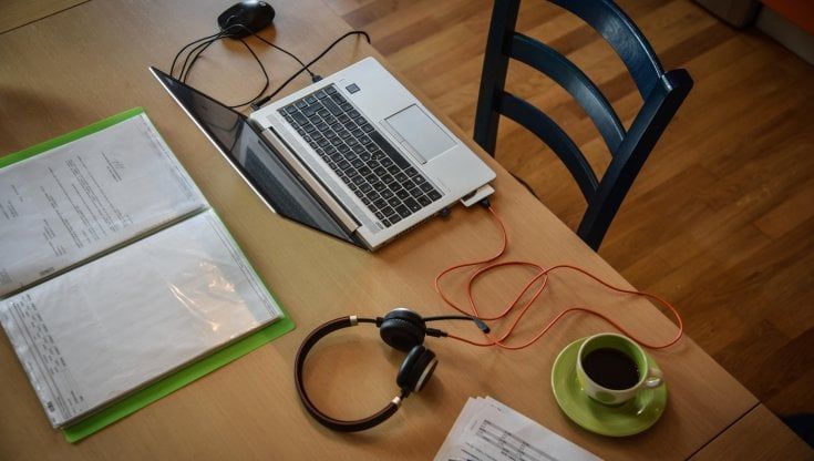 Voucher pc e banda ultra larga rinviati a novembre. Tlc e venditori high tech sulle barricate