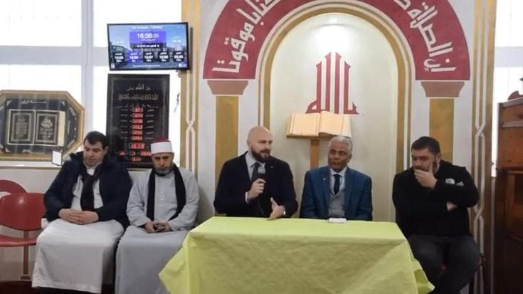 Dalla cena di Iftar alle barricate, quando la moschea piaceva a destra