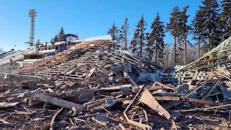 Ucraina, distrutto lo stadio di Chernihiv intitolato a Yuri Gagarin