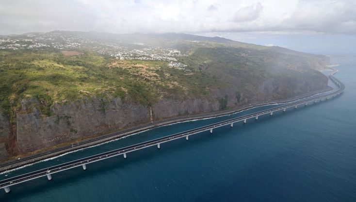 La Reunion, inaugurato il viadotto kolossal sull'Oceano Indiano