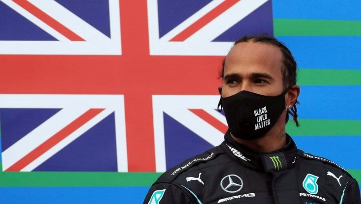 Formula 1: Lewis Hamilton diventa 'Sir'. "Una voce contro la discriminazione"