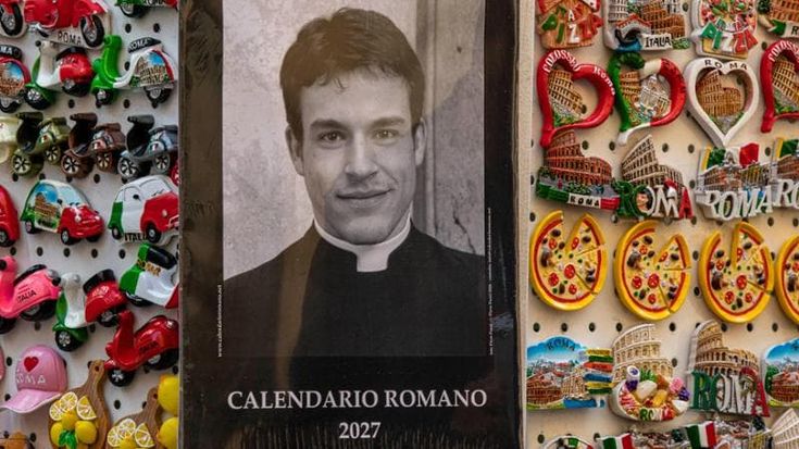 Dal Telegraph alla Corea, il finto prete Giovanni Galizia e il suo calendario sono un caso globale