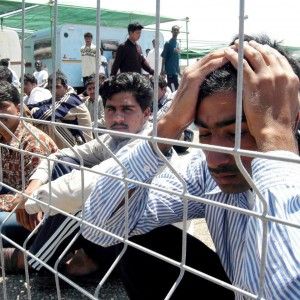 Quel business da 2 milioni al giorno sulla pelle dei migranti: pi&ugrave; ne arrivano pi&ugrave; guadagnano